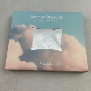 NIB‎ sweet dreams set of 2 satin pillowcases Standard Size 20" X 26"